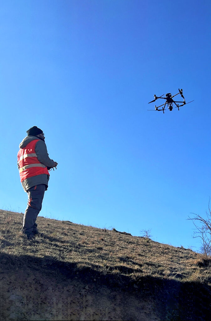 dronix.it - ferrero luca - tiraggio cavi e tracce aeree con droni