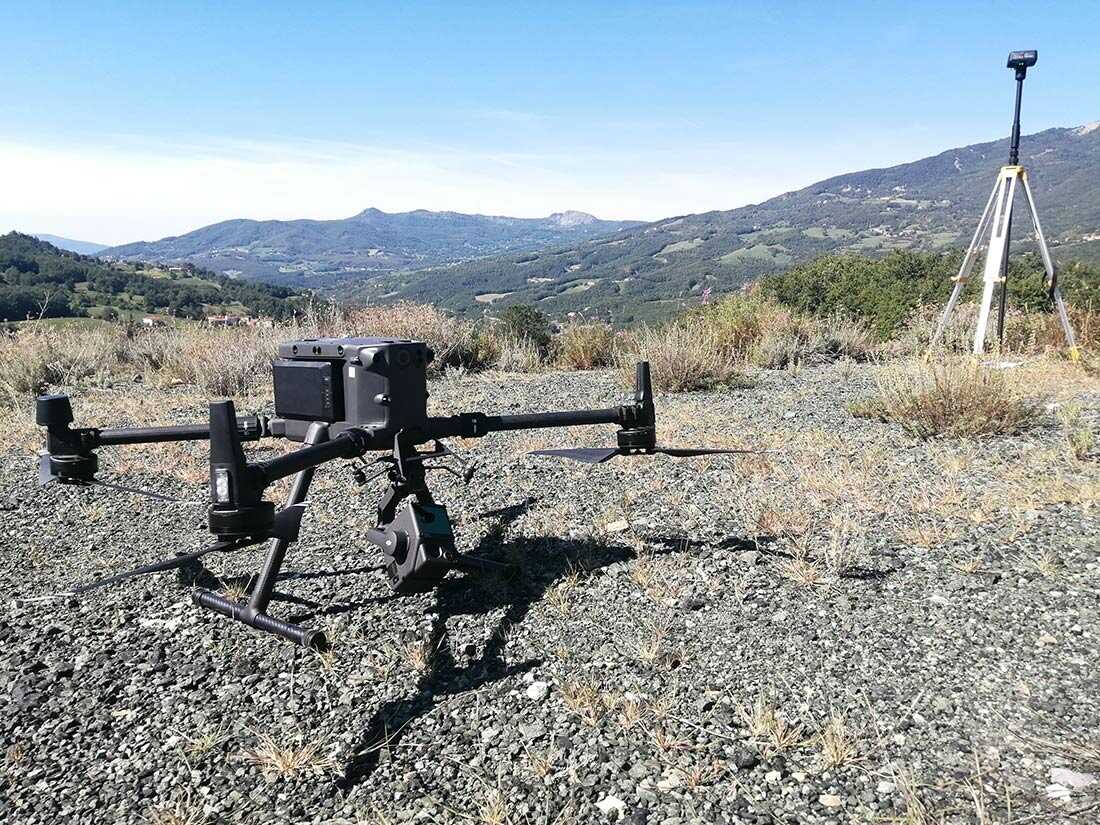 Tiraggio cavi con droni: un’alternativa sicura, efficiente e precisa per la posa dei cavi - scopri tutti i vantaggi